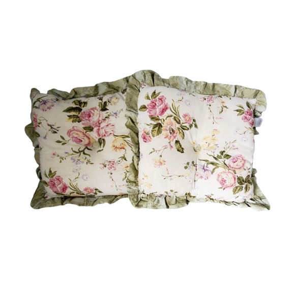 JCPenney Home Cottage Style Country Farmhouse Shabby Set of 2 Floral Pillows - Picture 2 of 4